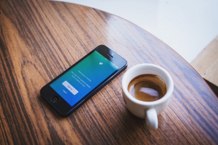 Twitter lets iPhone users tweet with voice